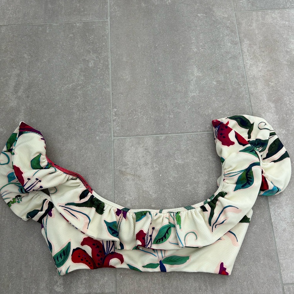 La DoubleJ
ruffle-trim floral-print top - Picture 2 of 5